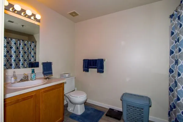 Joseph Coach Manor Bathroom