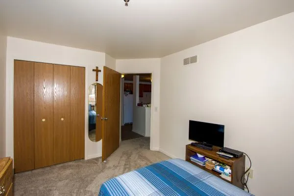 Joseph Coach Manor Bedroom