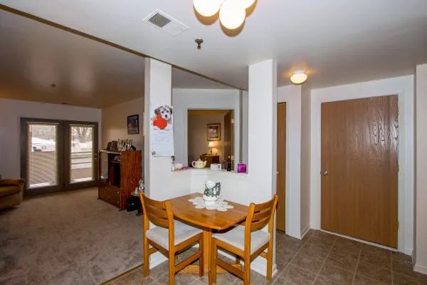 Joseph Coach Manor Dining room